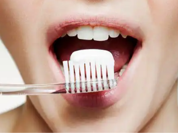 上了年紀(jì)的老年人如何刷牙？